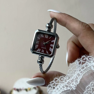 Bordo Kare Ekran Kelepçe Saat