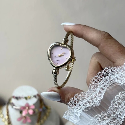 Pembe Kalp Ekran Kelepçe Saat