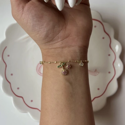Kiraz Charmlı Bileklik