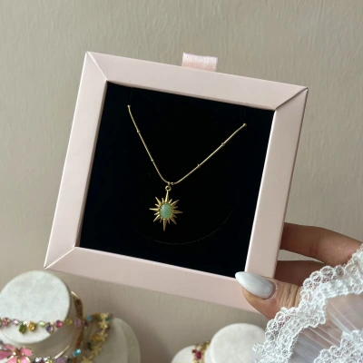 Sunlit Emerald Kolye