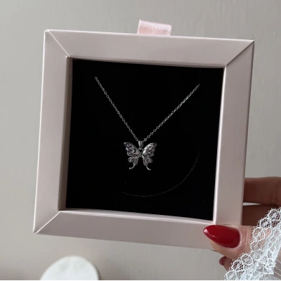 Toz Pembe Taşlı Kelebek Kolye