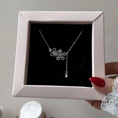 Toz Pembe Taşlı Çiçek Kolye