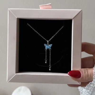 Taşlı Mavi Kelebek Kolye
