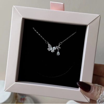 Taşlı Minimal Kelebek Kolye