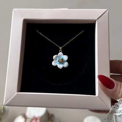 Mavi Taşlı Çiçek Kolye