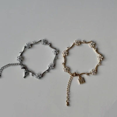 Harf Charmlı Çiçek Bileklik