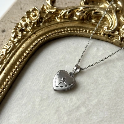 Kuzey Yıldızı Desenli Fotoğraflı Kalp Kolye  (0.9 cm )