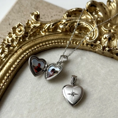 Kuzey Yıldız Desenli Fotoğraflı Kalp Kolye  (0.9 cm )