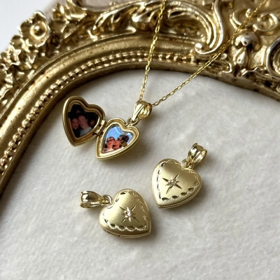Kuzey Yıldızı Desenli Fotoğraflı Kalp Kolye  (0.9 cm )