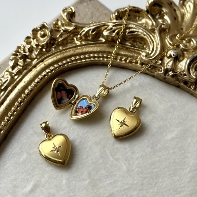 Kuzey Yıldız Desenli Fotoğraflı Kalp Kolye  (0.9 cm )