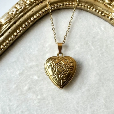 Desenli Kalp Fotoğraflı Kapaklı Kolye ( 1.5 cm )