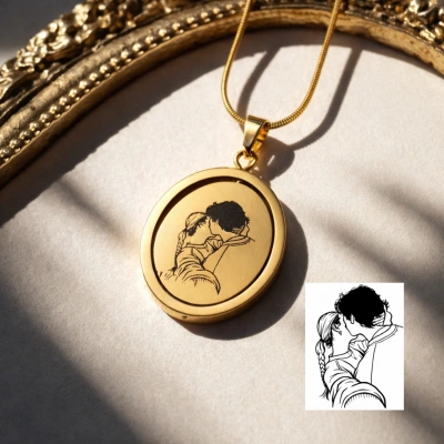 Arkası Yazılı ve Dönen Çizim Fotoğraflı Kolye