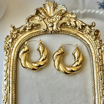 Burgu Küpe