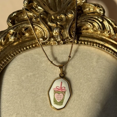 Love Yazılı Kolye