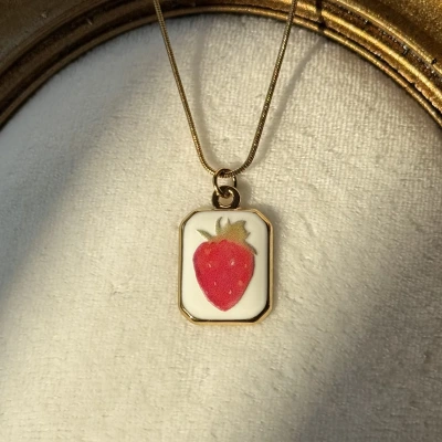Vintage Çilek Kolye