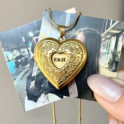 Kapakta Harfli Kalp Fotoğraflı Kolye (2,1 cm)