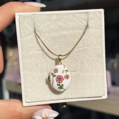 Çiçek Desenli Mineli Oval Fotoğraflı Kolye