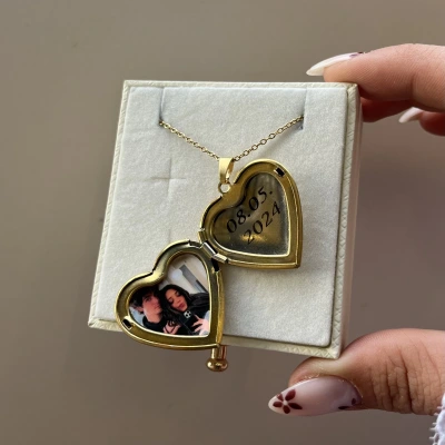 Çiçek Desenli ve Yazılı Fotoğraflı Kalp Kolye (2,1 cm)