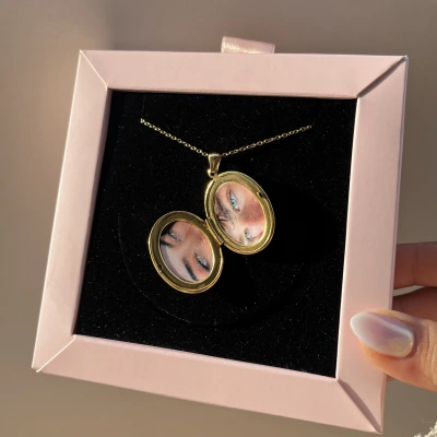 Desenli Kapak Fotoğraflı Oval Kolye (2,3 cm)