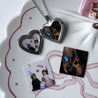 Desenli Kapaklı Çift Fotoğraflı Kolye (2,1 cm)