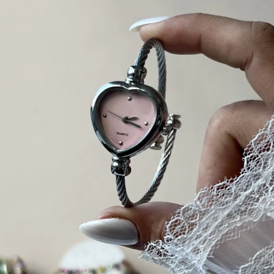 Pembe Kalp Ekran Kelepçe Saat