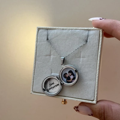 Fotoğraflı ve Yazılı Yuvarlak Kapaklı Kolye (1,5 cm )