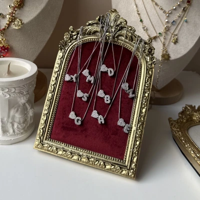 Kalpli Zirkon Harf Kolye