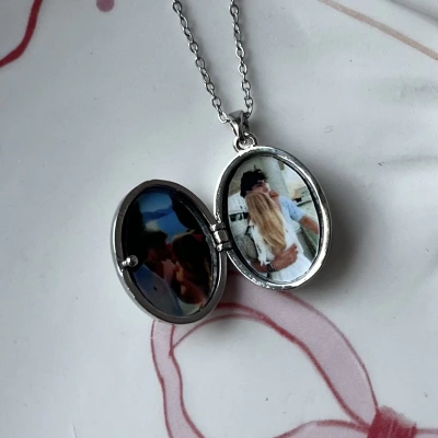 Kapaklı ve Fotoğraflı Alya Kolye