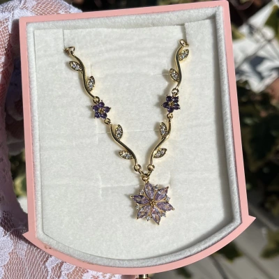 Mor Prenses Çiçeği Violet Kolye