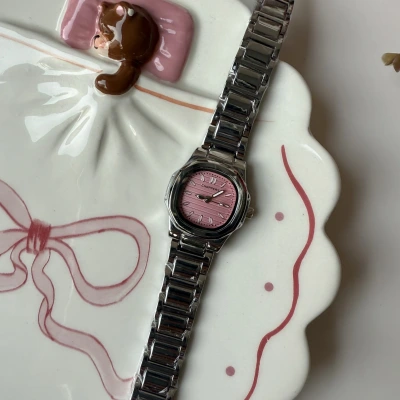 Pembe Ekran Choppers Saat