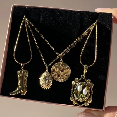 Sanat Kolyesi ve Vintage Kolye Kombini I Çelik