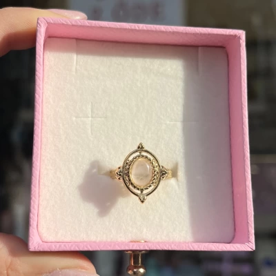Beyaz Taşlı Çerçeve Vintage Yüzük