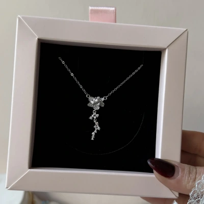 Whispering Petal Kolye