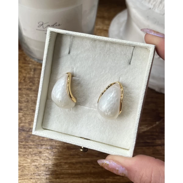 Beyaz Akik Taşlı Vintage Küpe I Çelik