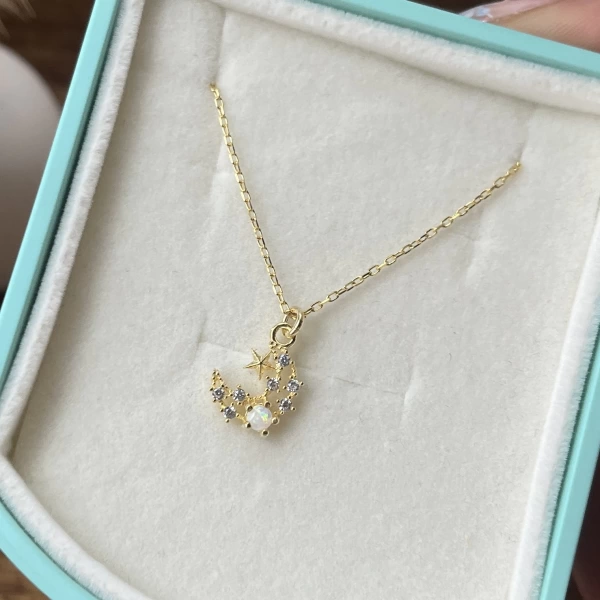 Opal Taşlı Minimal Hilal Kolye I 925 Gümüş