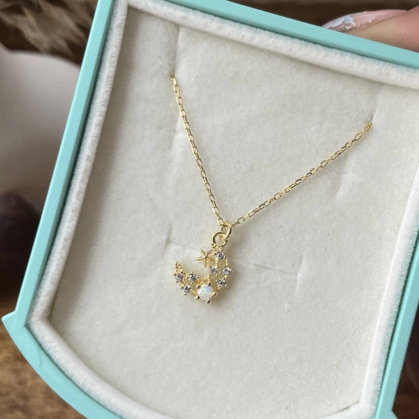 Opal Taşlı Minimal Hilal Kolye I 925 Gümüş
