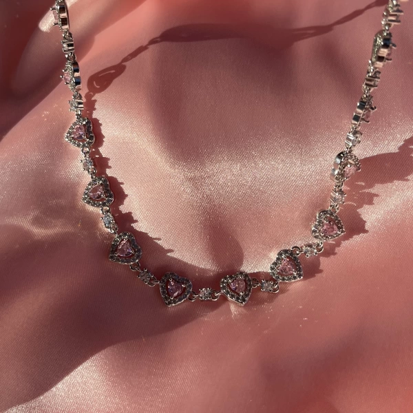 Pembe Kalp Motifli Zincir Choker