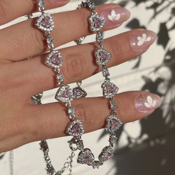 Pembe Kalp Motifli Zincir Choker
