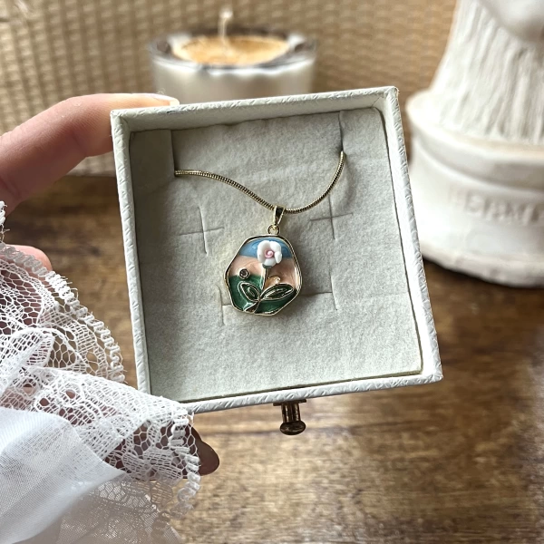 Mineli Vintage Çiçek Kolye I Çelik