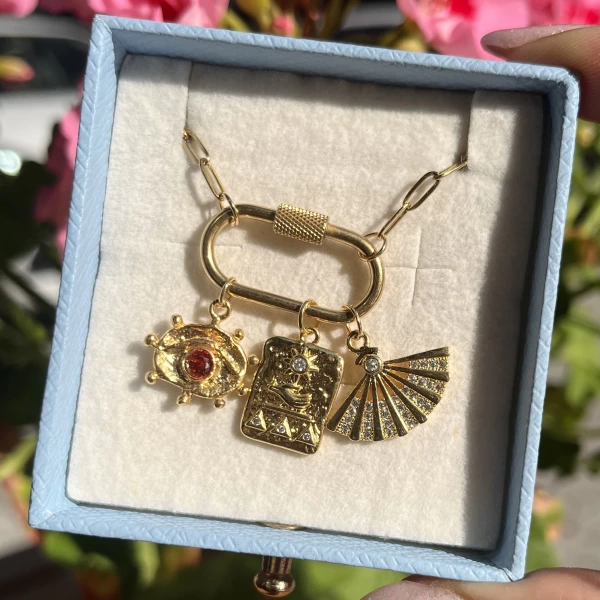 Yelpaze ve Tılsım Çok Charmlı Kolye I Çelik