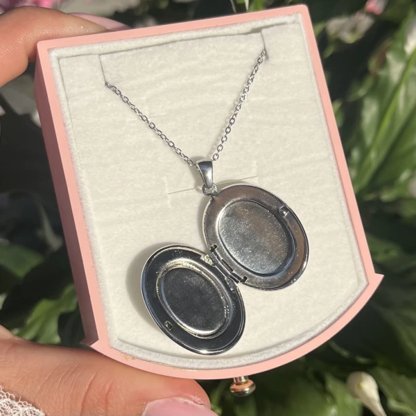 Oval Desenli Kapaklı Kolye I Çelik