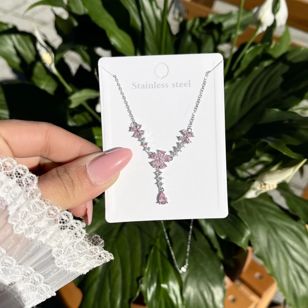 Sallantı Çiçekli Kolye I Beyaz 14K Çelik