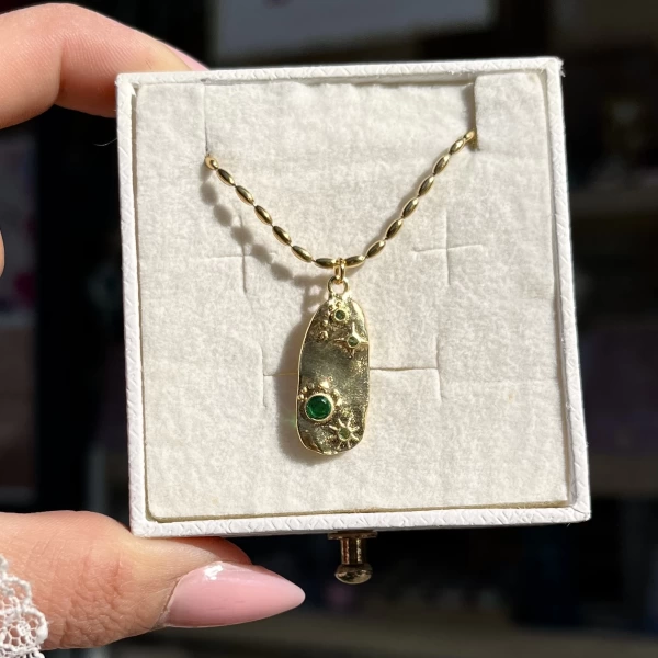 Yeşil Taşlı Tılsım Vintage Kolye I Ham Pirinç
