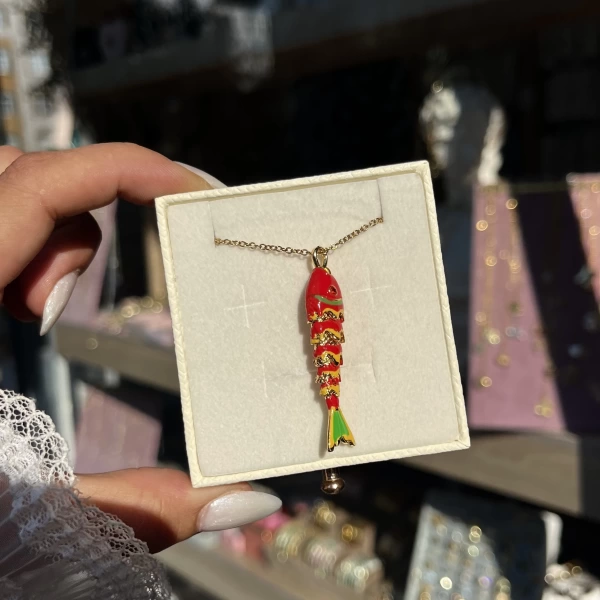 Kırmızı Kıvrımlı Balık Kolye
