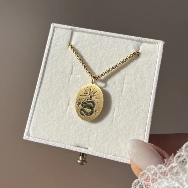 Yılan Desenli Özel Seri Kolye