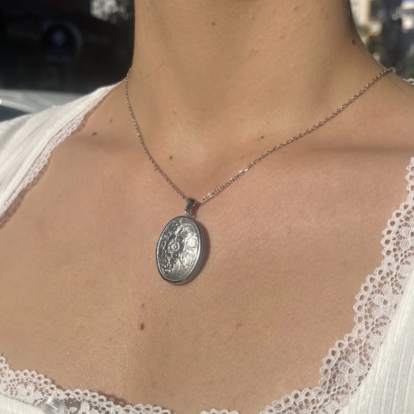 Desenli Kapak Fotoğraflı Oval Kolye