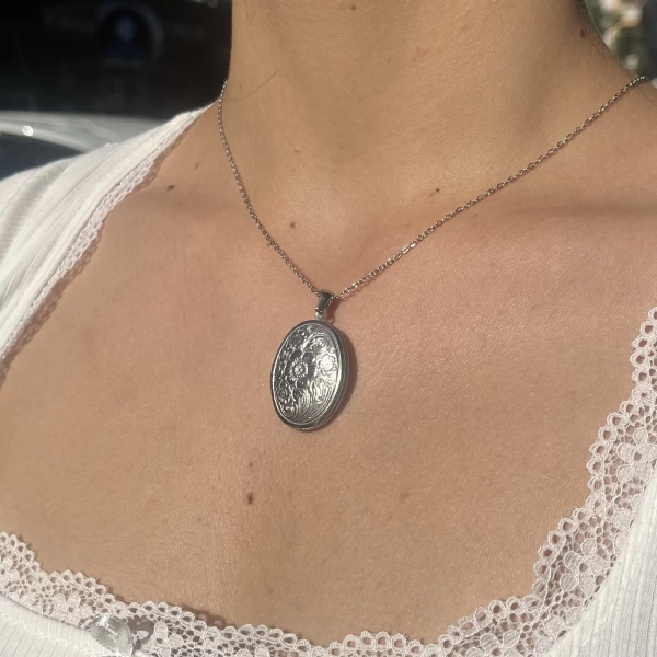 Desenli Kapak Fotoğraflı Oval Kolye