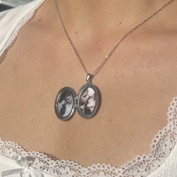 Desenli Kapak Fotoğraflı Oval Kolye