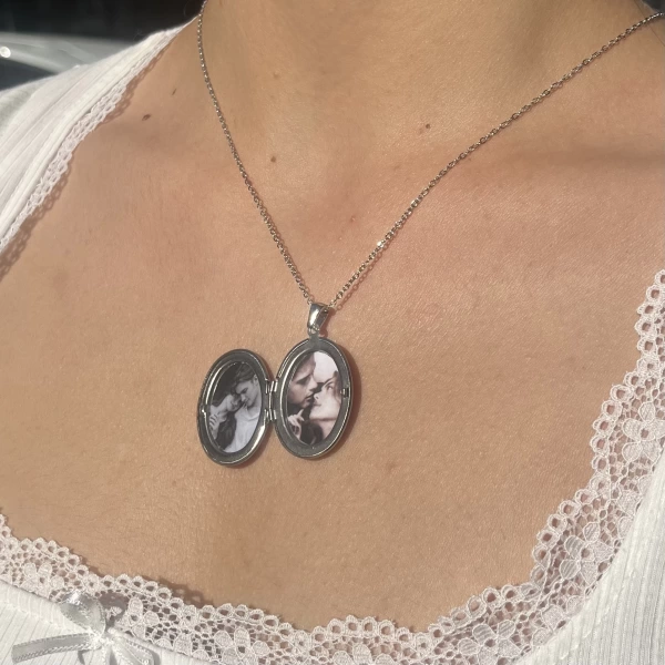 Desenli Kapak Fotoğraflı Oval Kolye