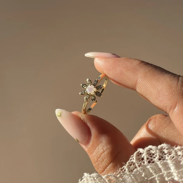 Opal Taşlı Papatya Yüzük
